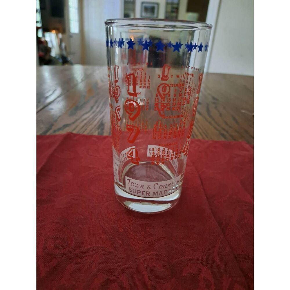 Vintage 1974 Town & Country Supermarket Drinking Glass Red White Blue
